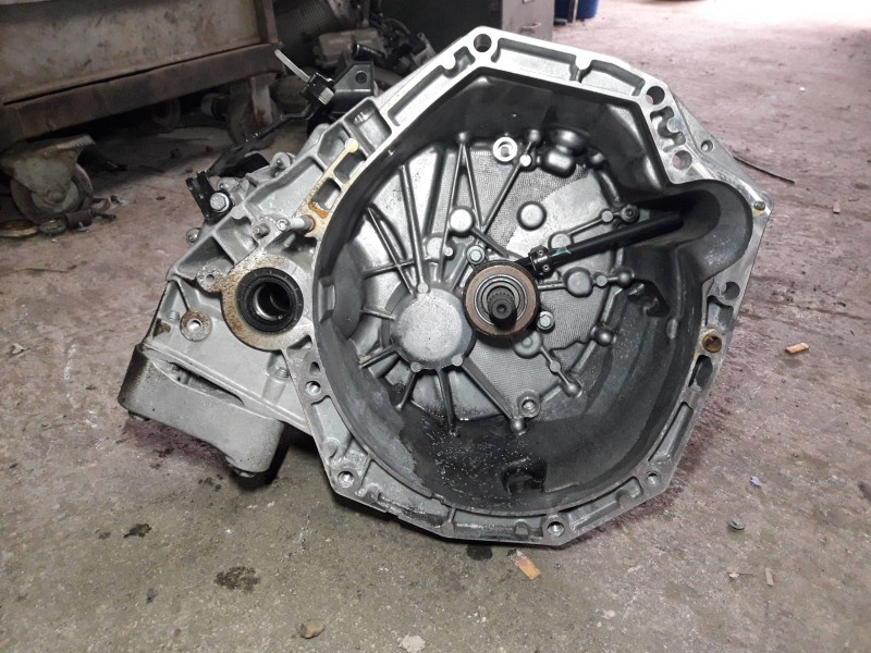 Recambio de caja cambios para dacia duster ii referencia OEM IAM LT4361 B214998 