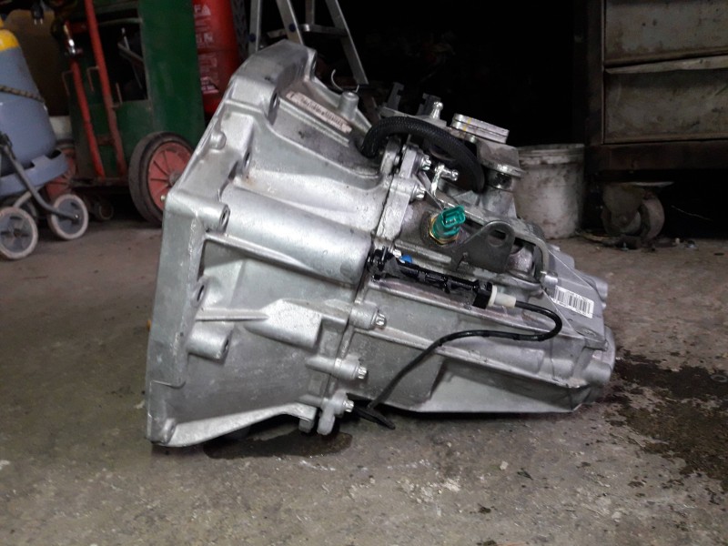 Recambio de caja cambios para dacia duster ii referencia OEM IAM LT4361 B214998 