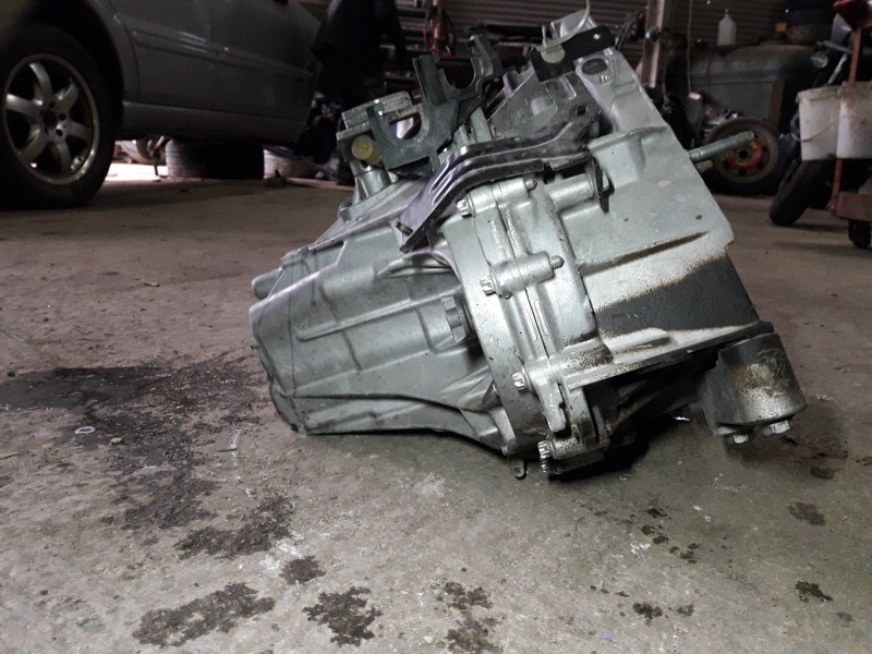 Recambio de caja cambios para dacia duster ii referencia OEM IAM LT4361 B214998 