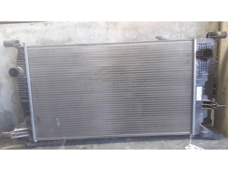 Recambio de radiador agua para renault megane iii coupe referencia OEM IAM 735607 RM2062 VALEO