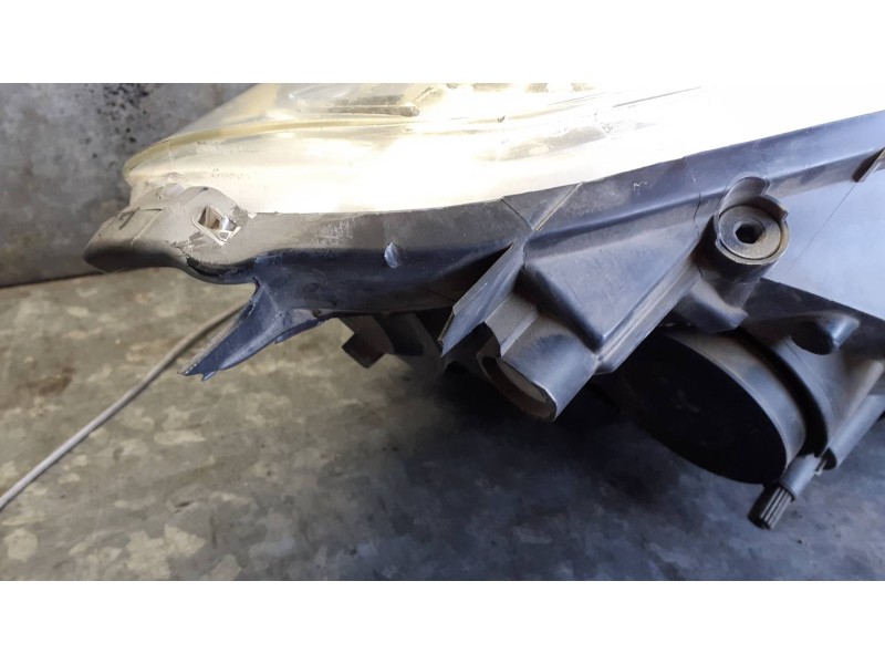 Recambio de faro izquierdo para citroen berlingo cuadro referencia OEM IAM 9682828280  8 PINES