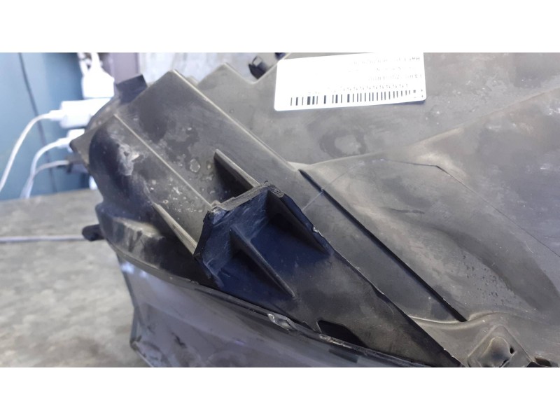 Recambio de faro izquierdo para citroen berlingo cuadro referencia OEM IAM 9682828280  8 PINES