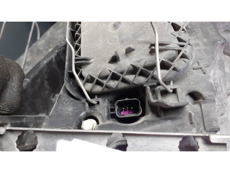 Recambio de faro izquierdo para renault megane iii coupe referencia OEM IAM 260600017R 2538PL 