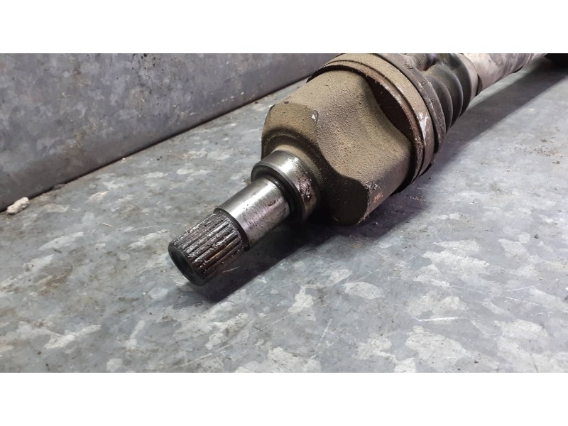 Recambio de transmision delantera izquierda para citroen c4 grand picasso referencia OEM IAM 9637117780  