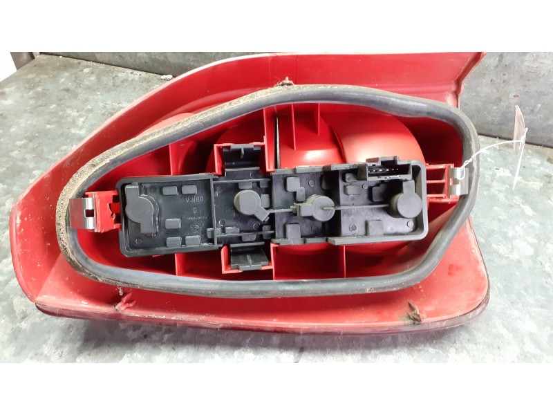 Recambio de piloto trasero izquierdo para citroen xsara picasso referencia OEM IAM 89300230  