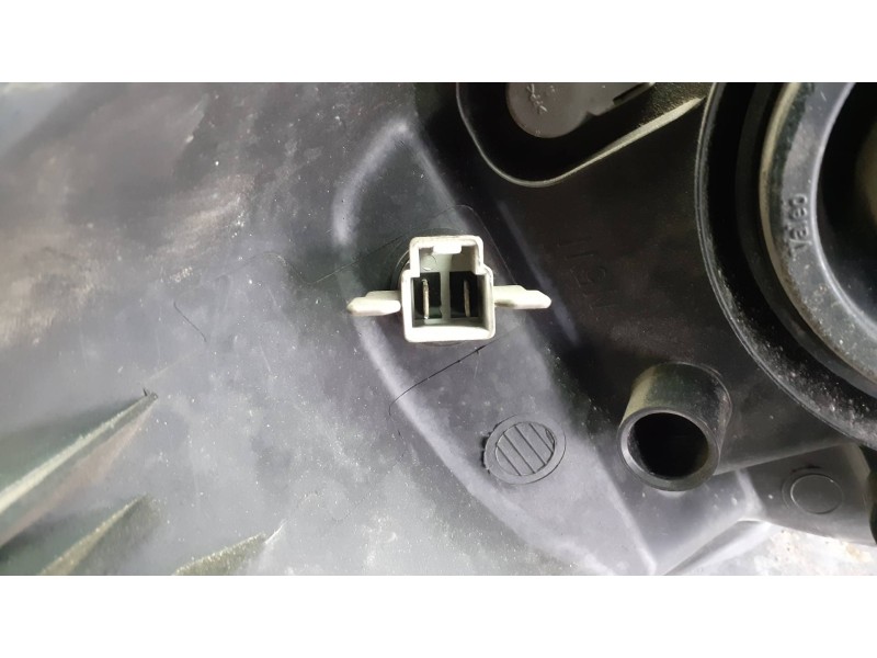 Recambio de faro derecho para nissan note (e11e) referencia OEM IAM 260109U100  