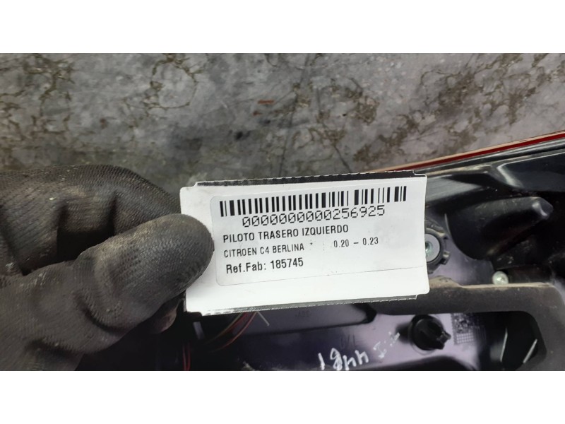 Recambio de piloto trasero izquierdo para citroen c4 berlina referencia OEM IAM 185745  