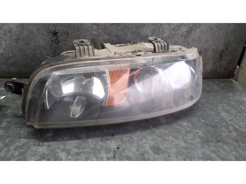 Recambio de faro izquierdo para fiat punto berlina (188) 1.2 8v referencia OEM IAM 89100449  