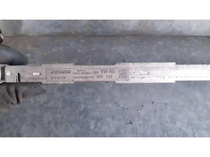 Recambio de condensador / radiador aire acondicionado para volkswagen touran (5t1) referencia OEM IAM 5Q0816411AR  