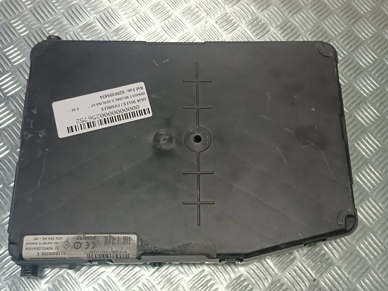 Recambio de caja reles / fusibles para renault megane ii berlina 5p referencia OEM IAM 8200306434 8200326031 SIEMENS