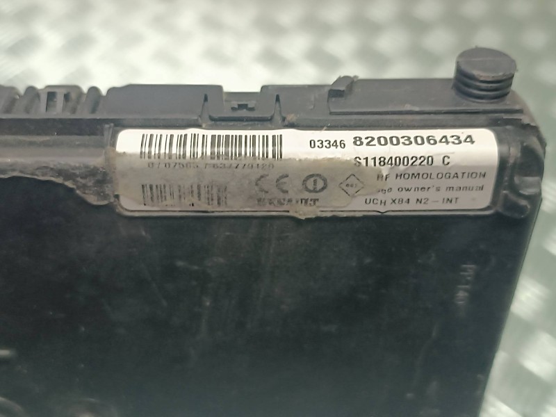 Recambio de caja reles / fusibles para renault megane ii berlina 5p referencia OEM IAM 8200306434 8200326031 SIEMENS