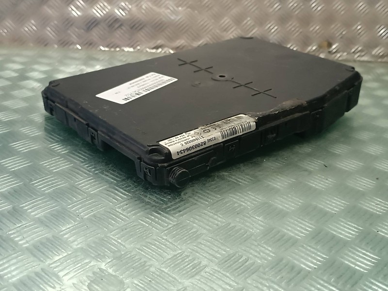 Recambio de caja reles / fusibles para renault megane ii berlina 5p referencia OEM IAM 8200306434 8200326031 SIEMENS