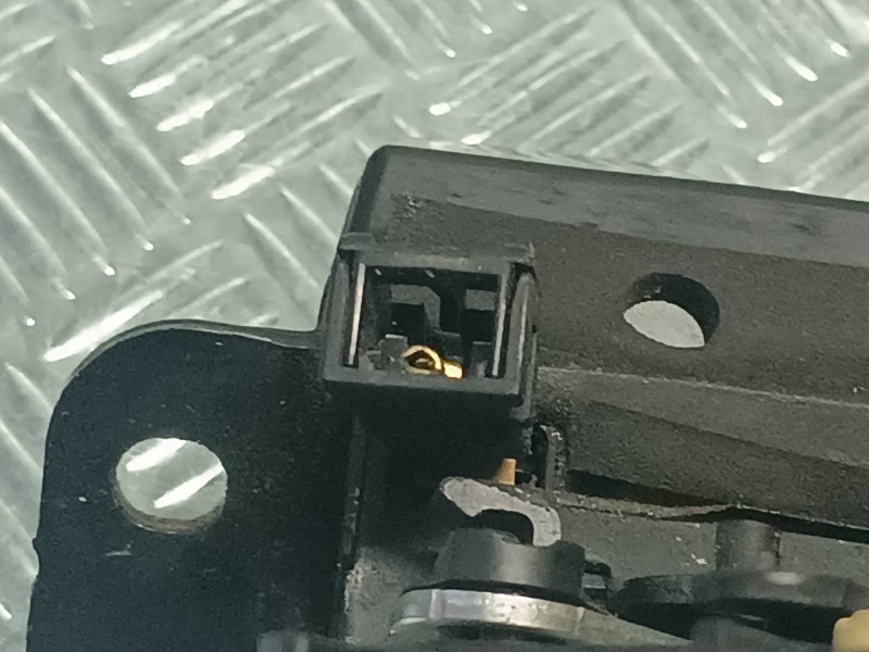 Recambio de cerradura maletero / porton para hyundai i10 referencia OEM IAM   