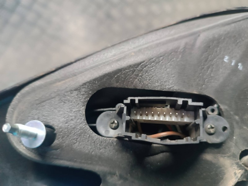Recambio de retrovisor izquierdo para renault megane i classic (la0) referencia OEM IAM 16430  ELECTRICO