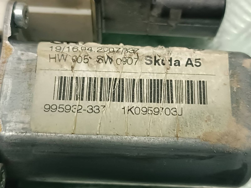 Recambio de motor elevalunas trasero izquierdo para skoda octavia berlina (1u2) referencia OEM IAM 1K0959703J 995932337 