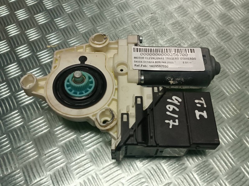 Recambio de motor elevalunas trasero izquierdo para skoda octavia berlina (1u2) referencia OEM IAM 1K0959703J 995932337 