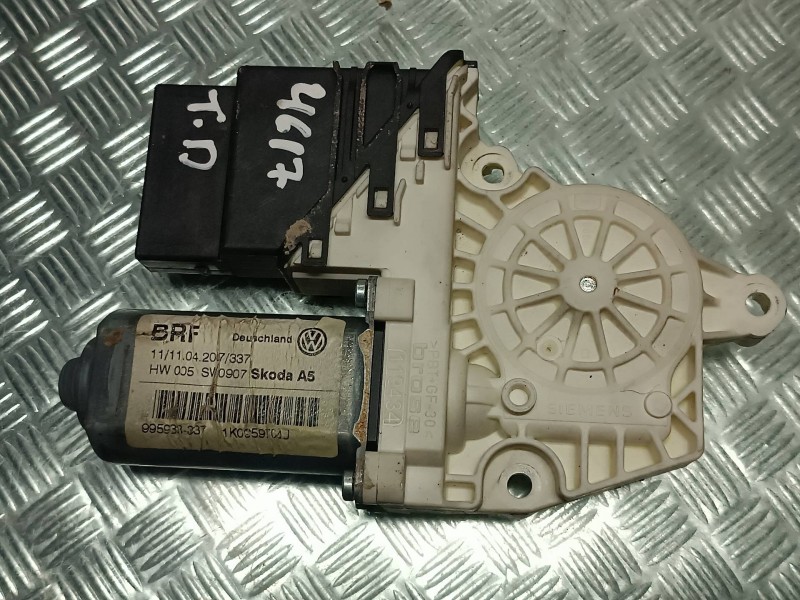 Recambio de motor elevalunas trasero derecho para skoda octavia berlina (1u2) referencia OEM IAM 1K0059704 995938337 
