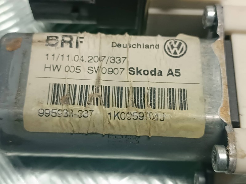 Recambio de motor elevalunas trasero derecho para skoda octavia berlina (1u2) referencia OEM IAM 1K0059704 995938337 