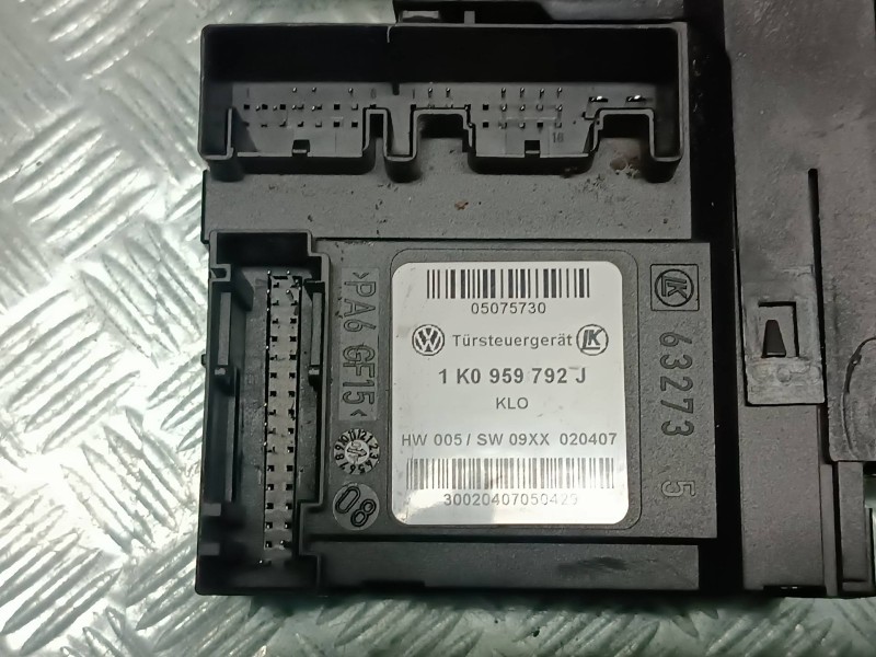 Recambio de motor elevalunas delantero derecho para skoda octavia berlina (1u2) referencia OEM IAM 1K0959792J 1T0959702D 402029B