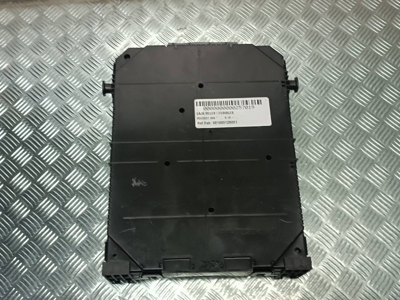 Recambio de caja reles / fusibles para peugeot 308 referencia OEM IAM 981985128001 BSI EL3 CEM00 DELPHI