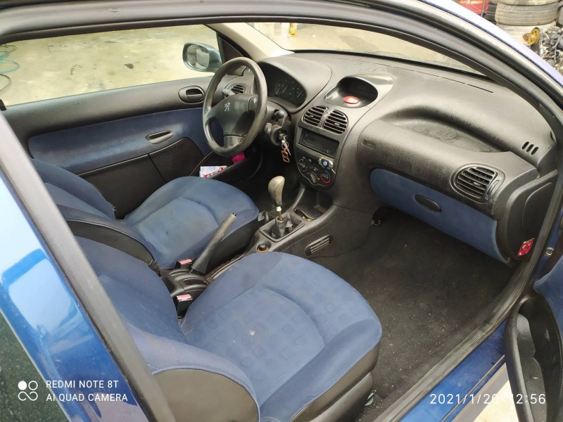 peugeot 206 berlina del año 2001