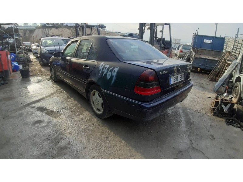 mercedes-benz clase c (w202) berlina del año 2001
