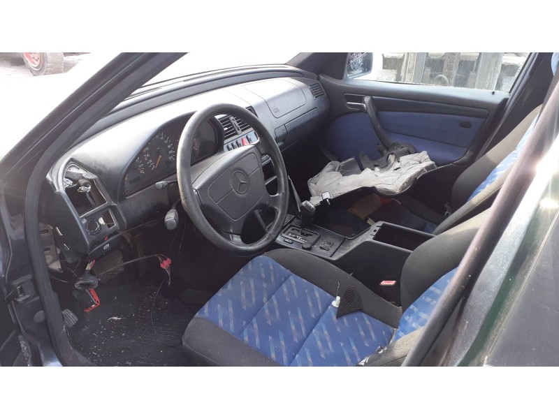 mercedes-benz clase c (w202) berlina del año 2001