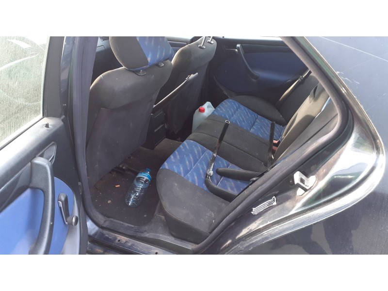 mercedes-benz clase c (w202) berlina del año 2001