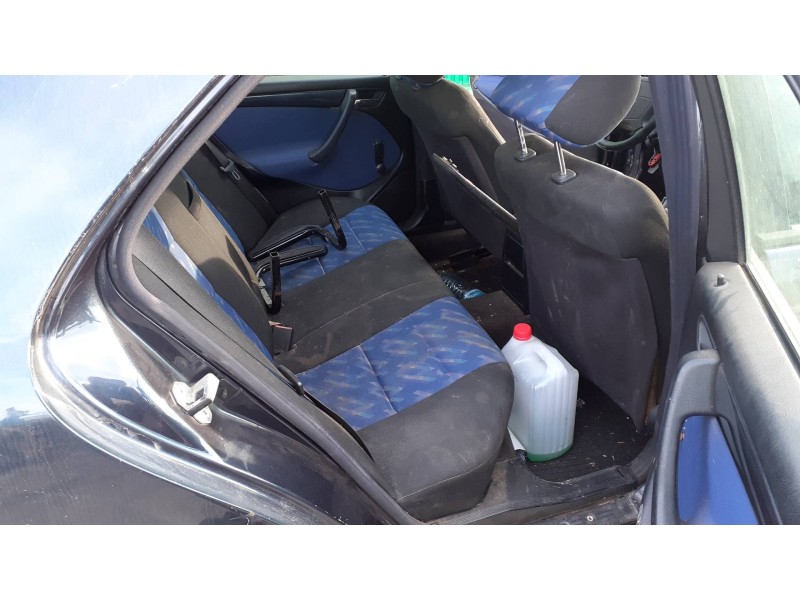 mercedes-benz clase c (w202) berlina del año 2001