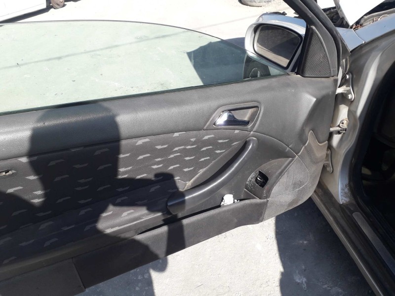 mercedes-benz clase c (w203) sportcoupe del año 2001