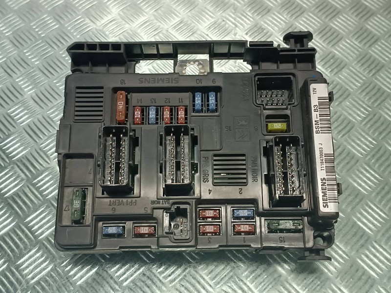 Recambio de caja reles / fusibles para citroen xsara picasso referencia OEM IAM 9643498880 T118470003J BSM-B3
