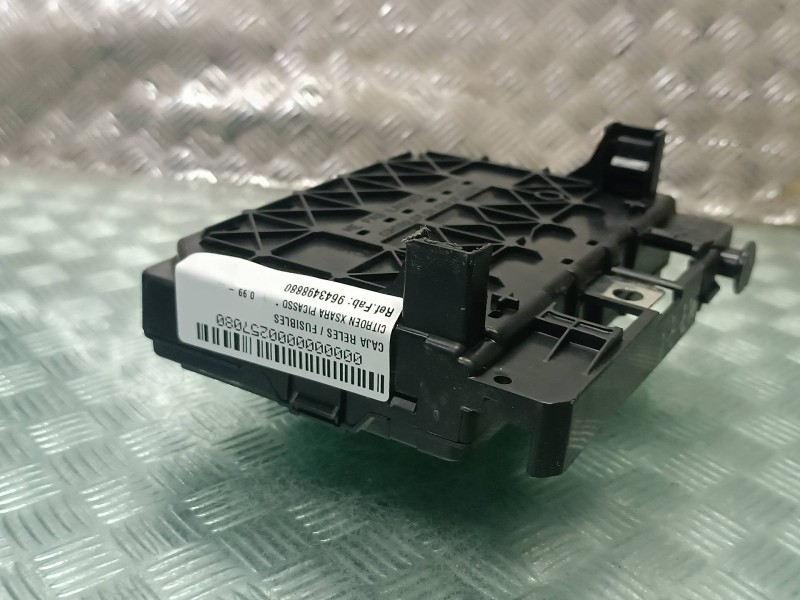 Recambio de caja reles / fusibles para citroen xsara picasso referencia OEM IAM 9643498880 T118470003J BSM-B3
