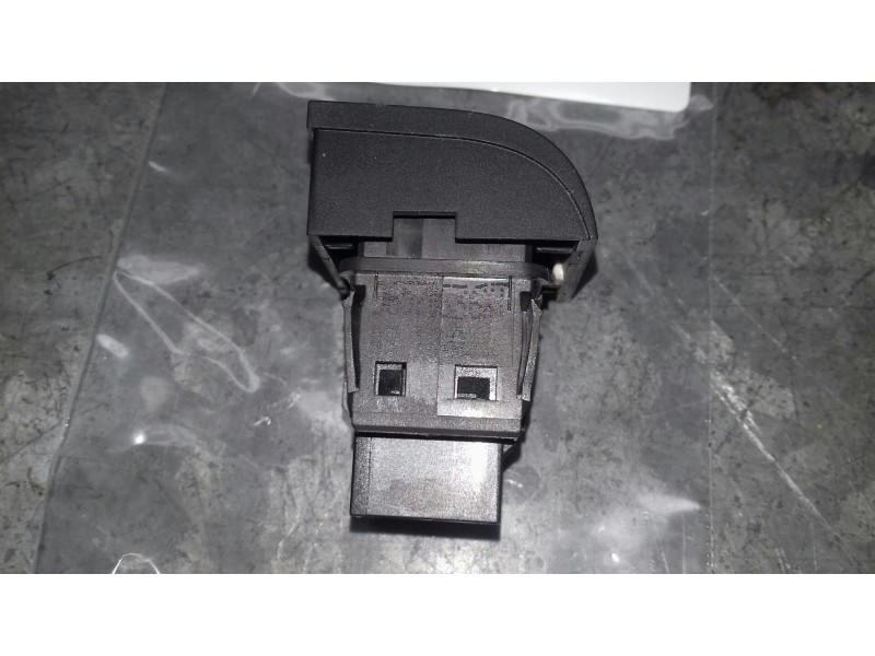 Recambio de interruptor para peugeot 207 referencia OEM IAM 96570636XT  CIERRE