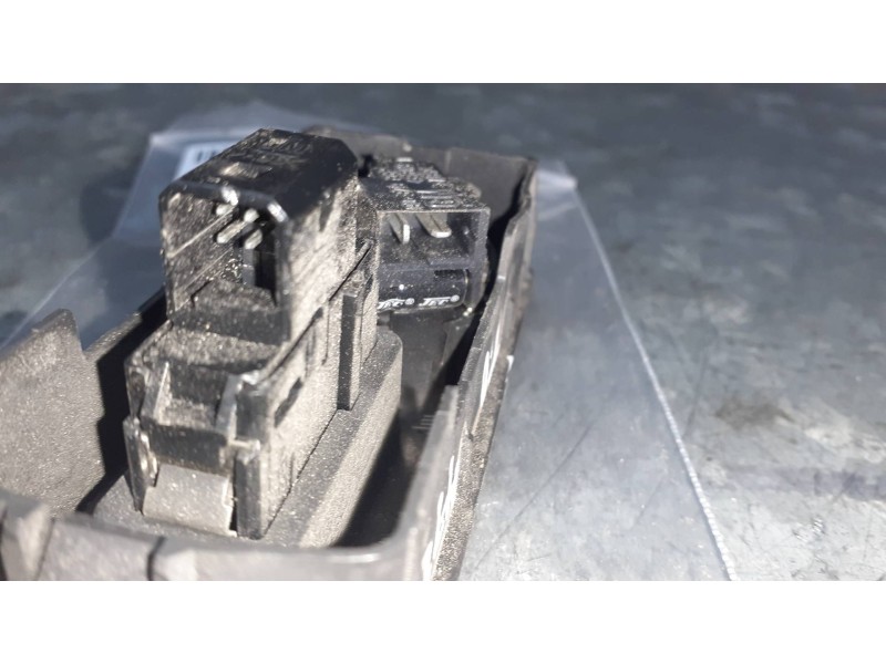 Recambio de mando elevalunas trasero derecho para opel vectra c berlina referencia OEM IAM 09185959 90379282 ALTAVOZ