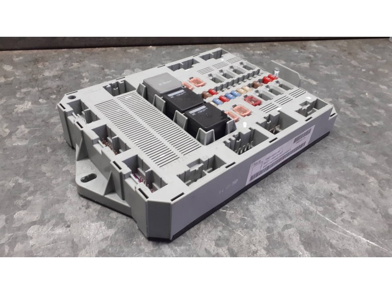 Recambio de caja reles / fusibles para jaguar xf referencia OEM IAM 8X2T14B476BD  7340955340