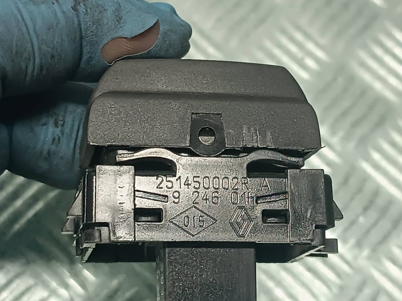 Recambio de interruptor para renault megane iii coupe referencia OEM IAM 251450002R CONECTOR 3 PINES ESTABILIDAD ESP
