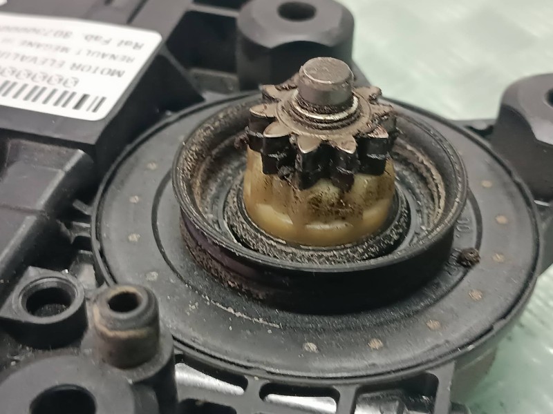 Recambio de motor elevalunas delantero derecho para renault megane iii coupe referencia OEM IAM 807300006R 965369104 0130822479