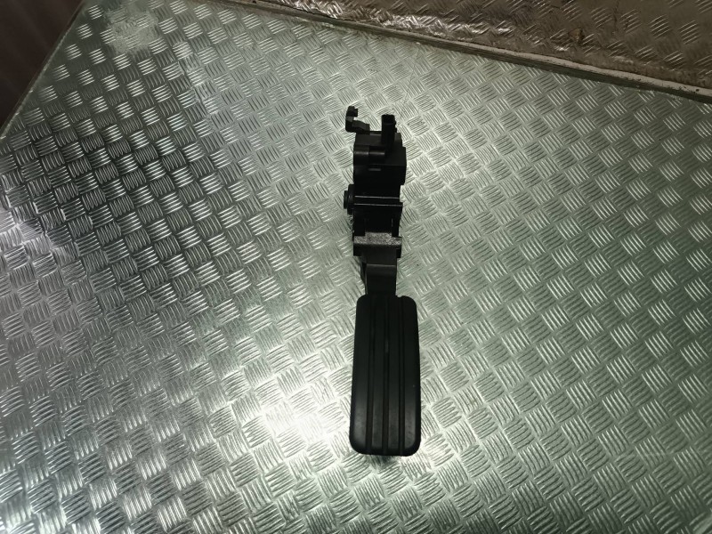 Recambio de pedal acelerador para renault megane iii coupe referencia OEM IAM 180020022R  CONECTOR 6 PINES