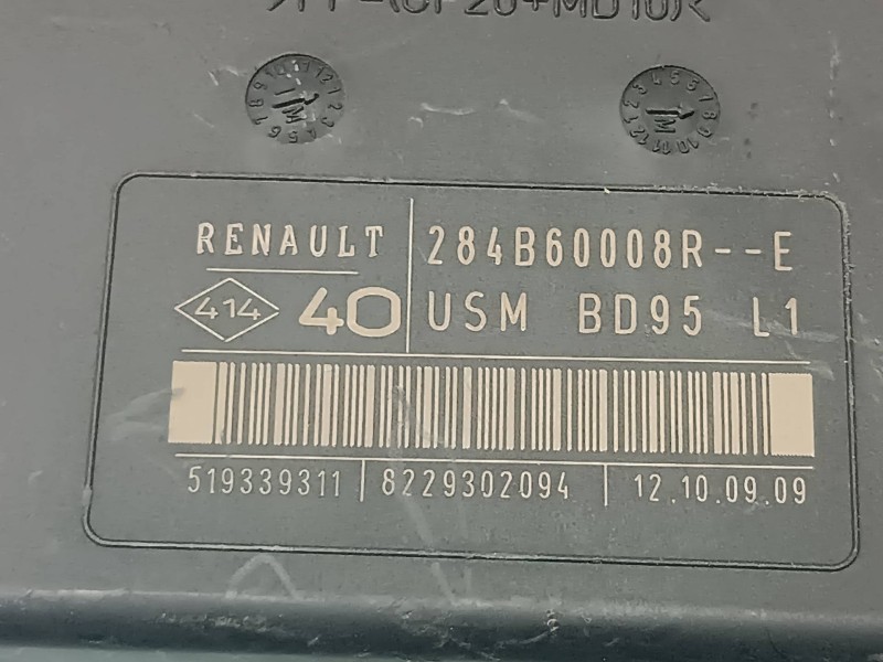 Recambio de caja reles / fusibles para renault megane iii coupe referencia OEM IAM 284B60008R USM BD95 8229302094