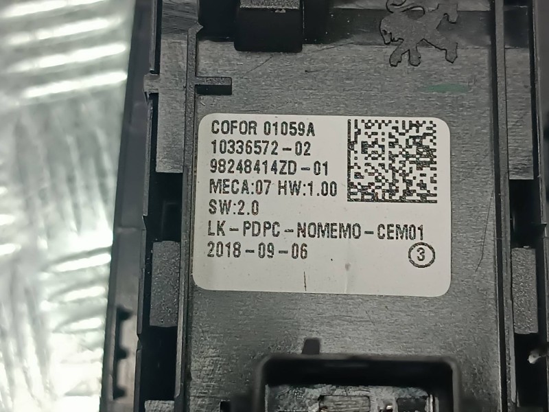 Recambio de mando elevalunas delantero izquierdo para citroen c4 berlina referencia OEM IAM 98248414ZD  VISTEON