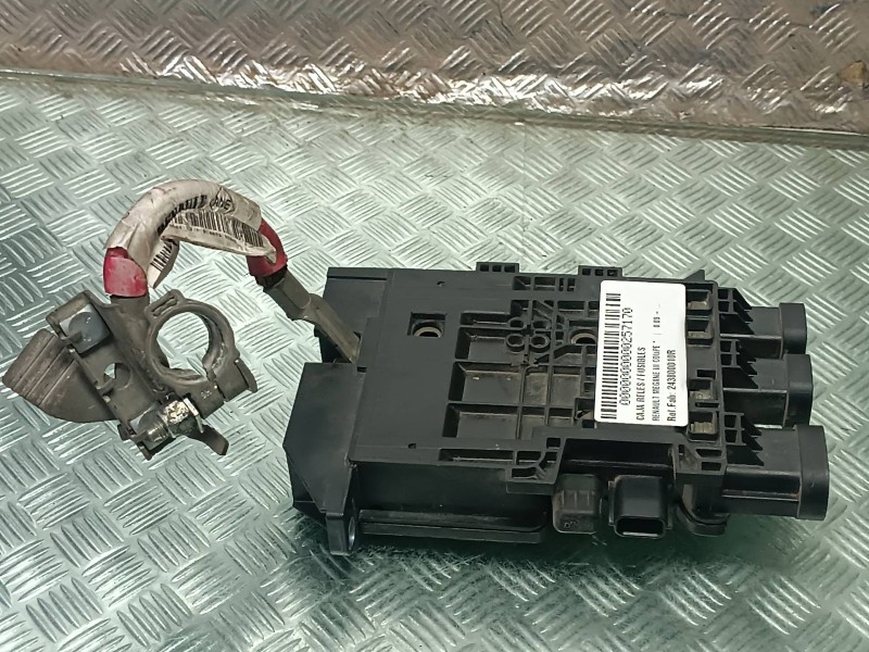 Recambio de caja reles / fusibles para renault megane iii coupe referencia OEM IAM 243800010R  