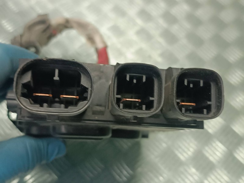 Recambio de caja reles / fusibles para renault megane iii coupe referencia OEM IAM 243800010R  