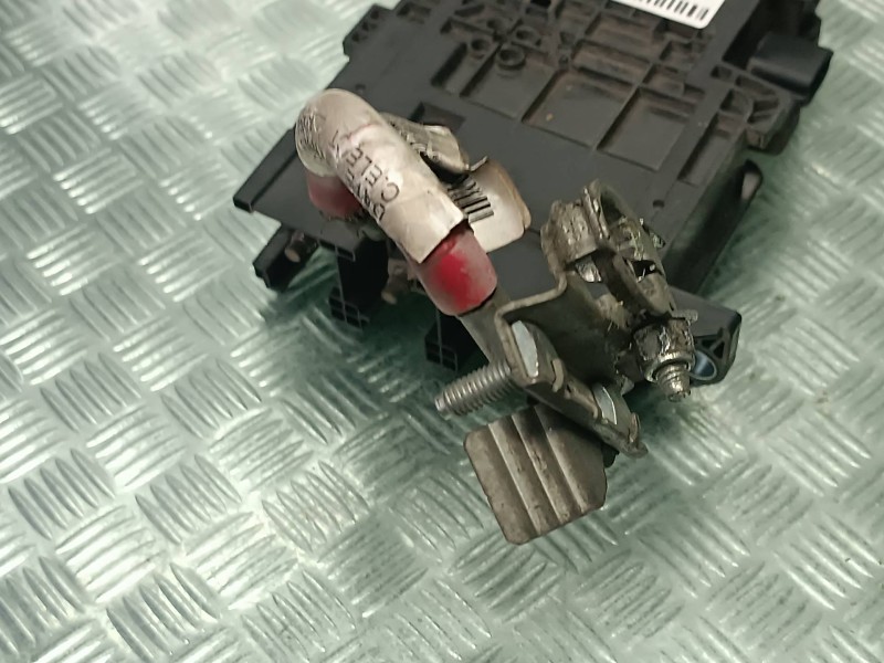 Recambio de caja reles / fusibles para renault megane iii coupe referencia OEM IAM 243800010R  