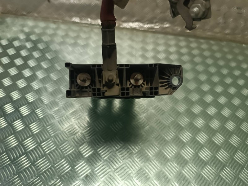 Recambio de caja reles / fusibles para renault megane iii coupe referencia OEM IAM 243800010R  