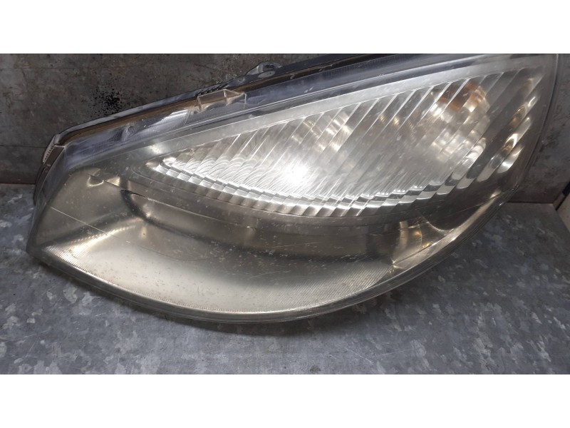 Recambio de faro izquierdo para renault scenic ii referencia OEM IAM 15810300L  