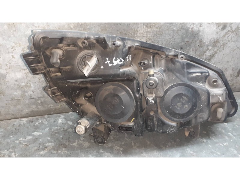 Recambio de faro izquierdo para renault scenic ii referencia OEM IAM 15810300L  