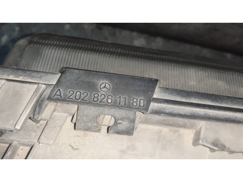 Recambio de faro izquierdo para mercedes-benz clase c (w202) berlina referencia OEM IAM A2028261180  