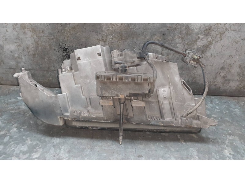 Recambio de faro izquierdo para mercedes-benz clase c (w202) berlina referencia OEM IAM A2028261180  