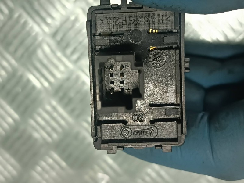 Recambio de mando elevalunas delantero derecho para renault megane iii coupe referencia OEM IAM   CONECTOR 4 PINES