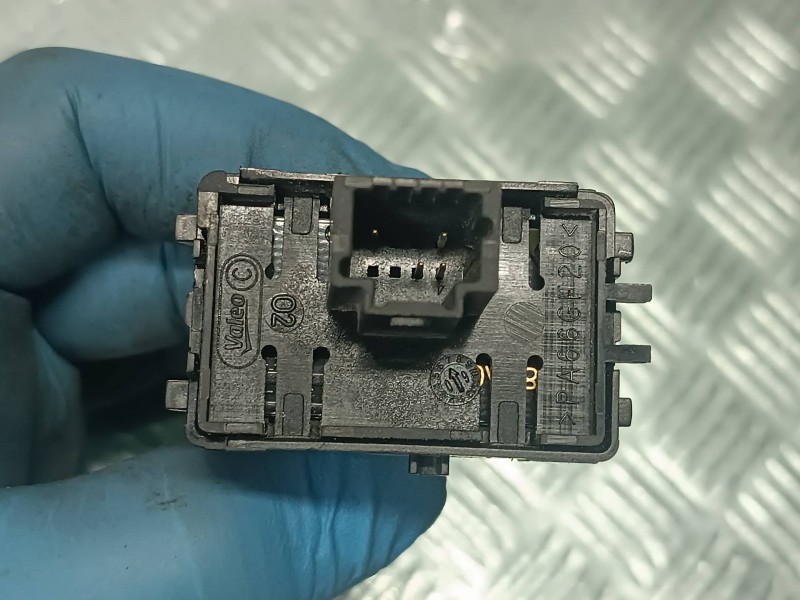 Recambio de mando elevalunas delantero derecho para renault megane iii coupe referencia OEM IAM   CONECTOR 4 PINES